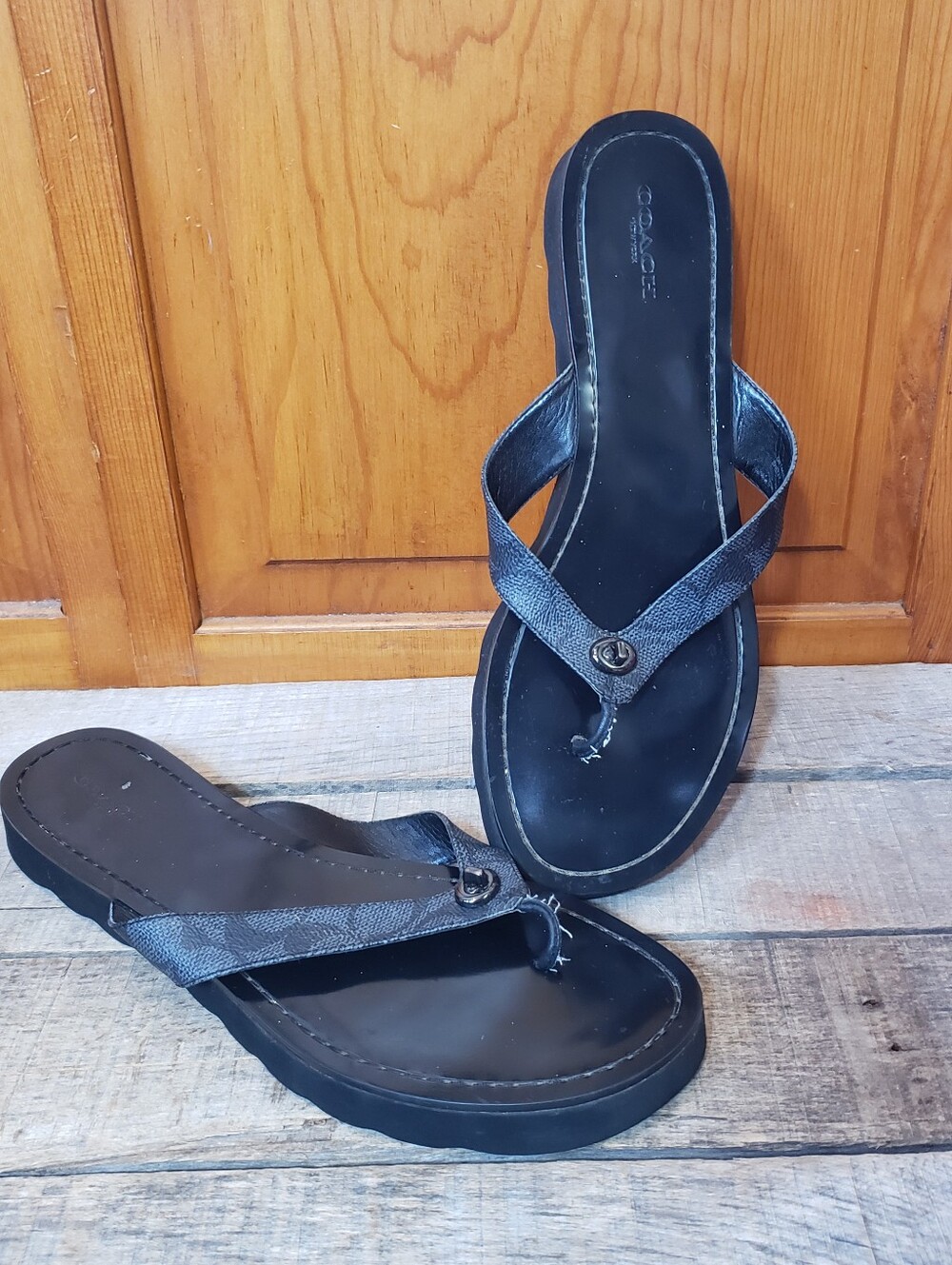 COACH Shelly Black Turn Lock Thong Flip Flop Sandals 10